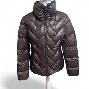 This GUESS Puffer Down Quilted Lightweight Brown Jacket in size L